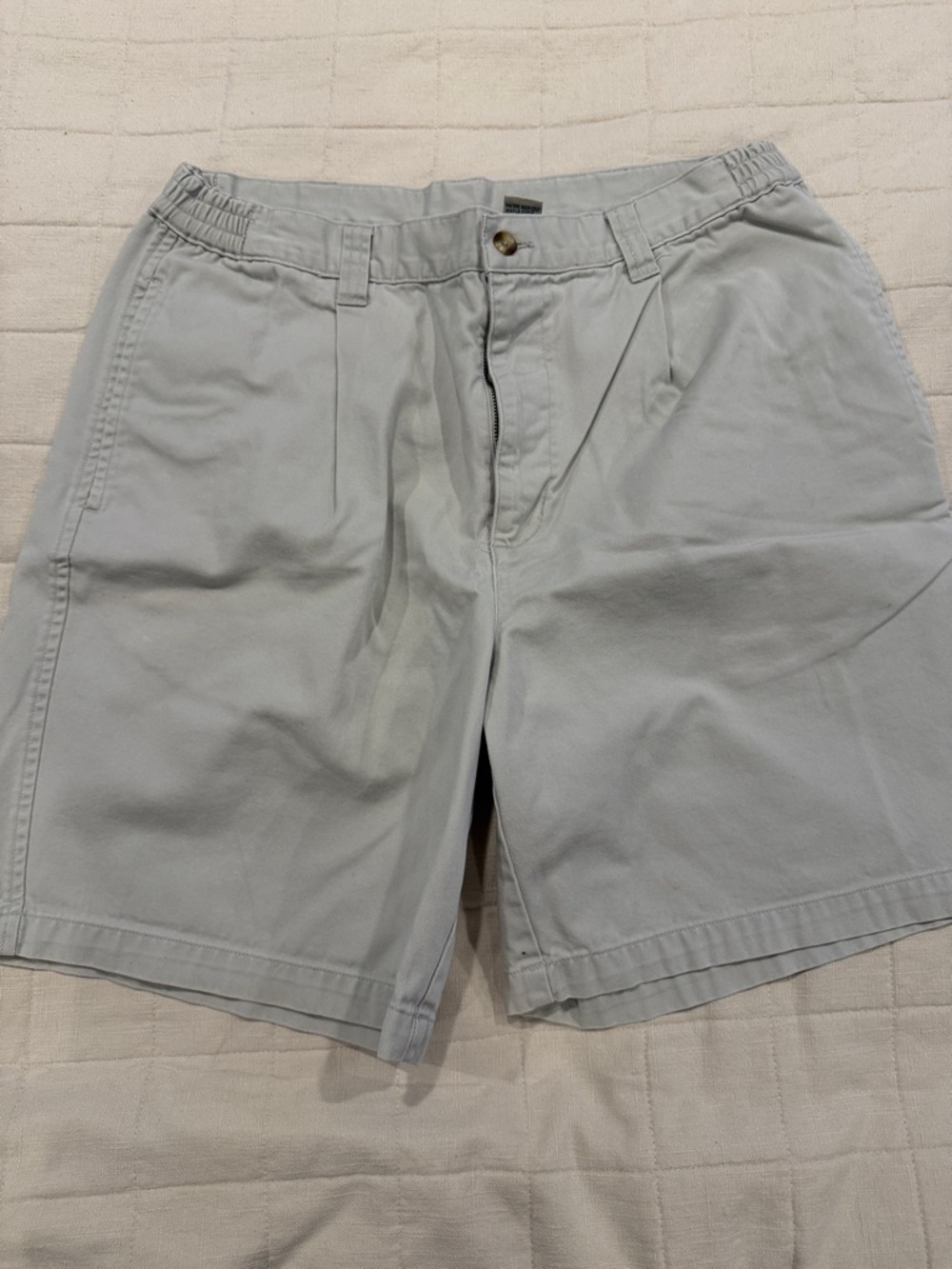 Preswick & Moore Light Gray Flat-Front Men’s Shorts